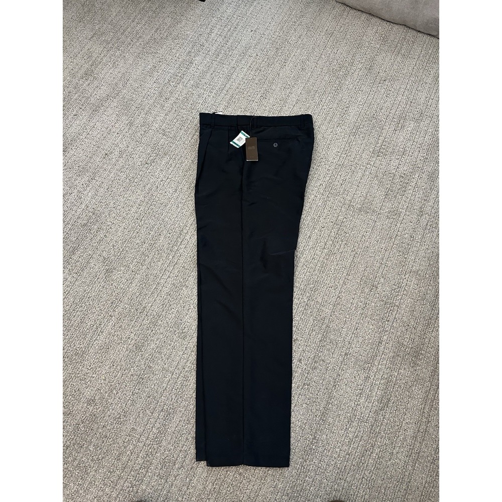 Tasso Elba Golf pants featuring a 35W 32L